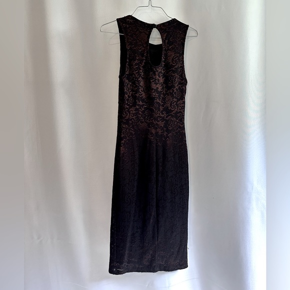 MYSTIC Lace Dress - Picture 2 of 8